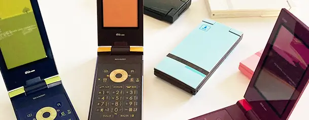 AUの携帯電話SH005は７色ボディカラーが特徴